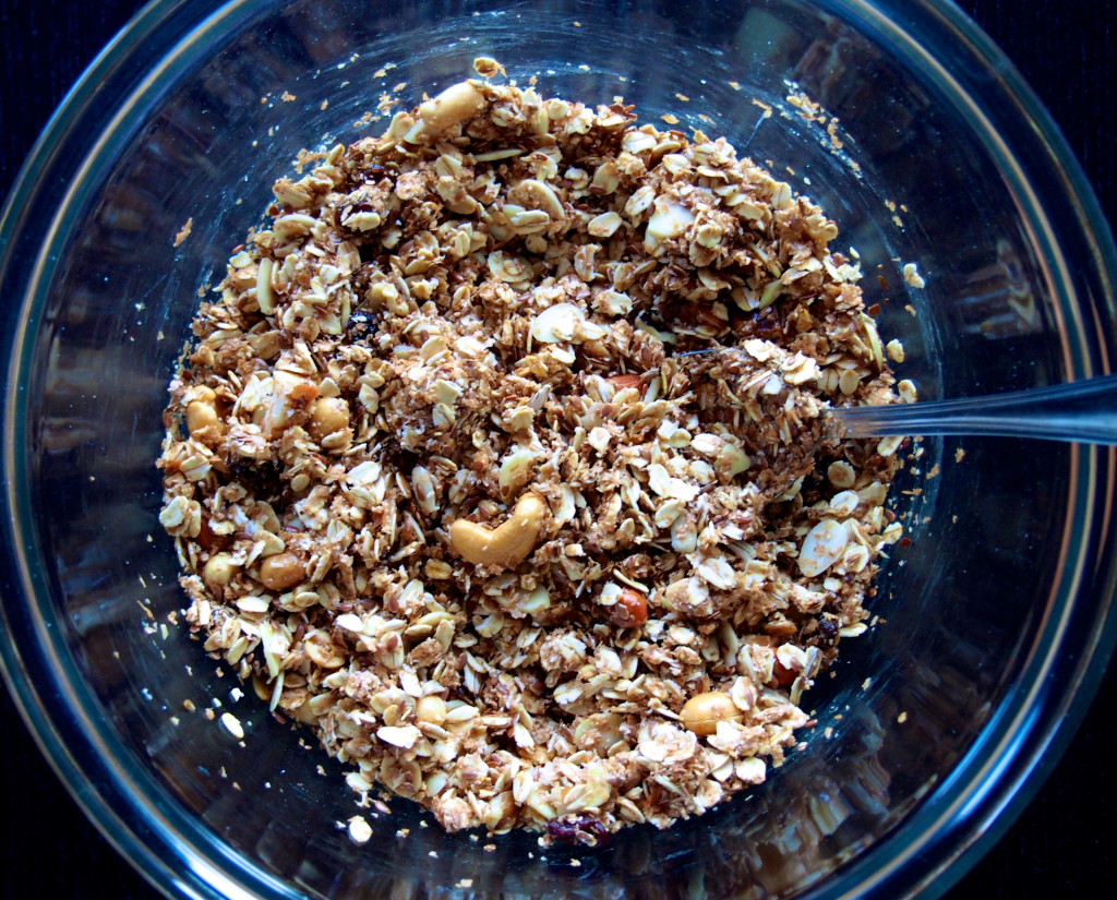 Oat and nut granola