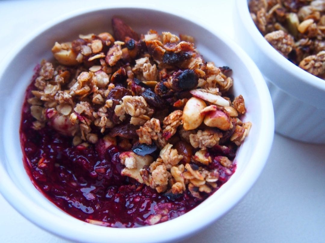 healthy berry crumble