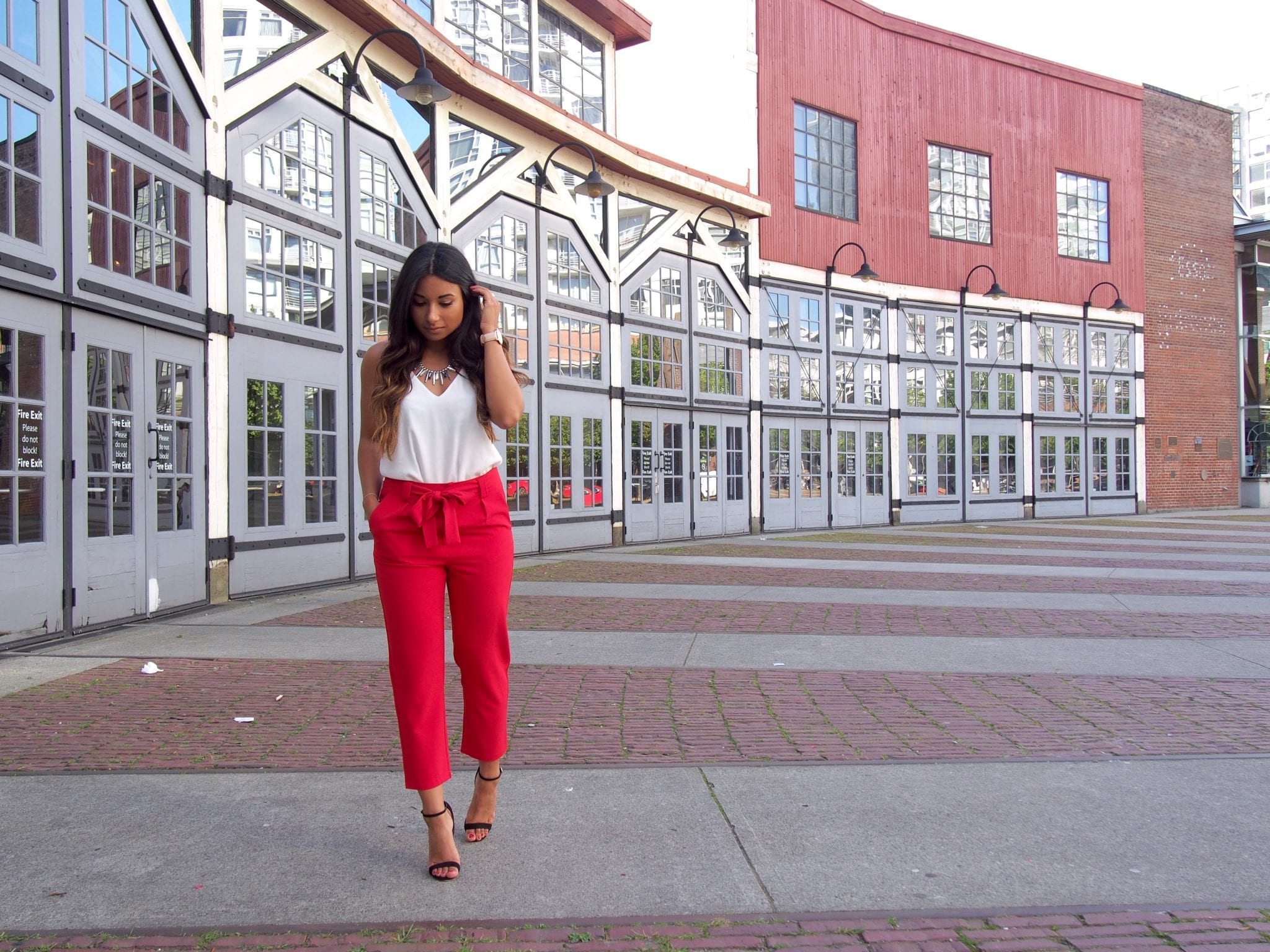 how to wear red pants