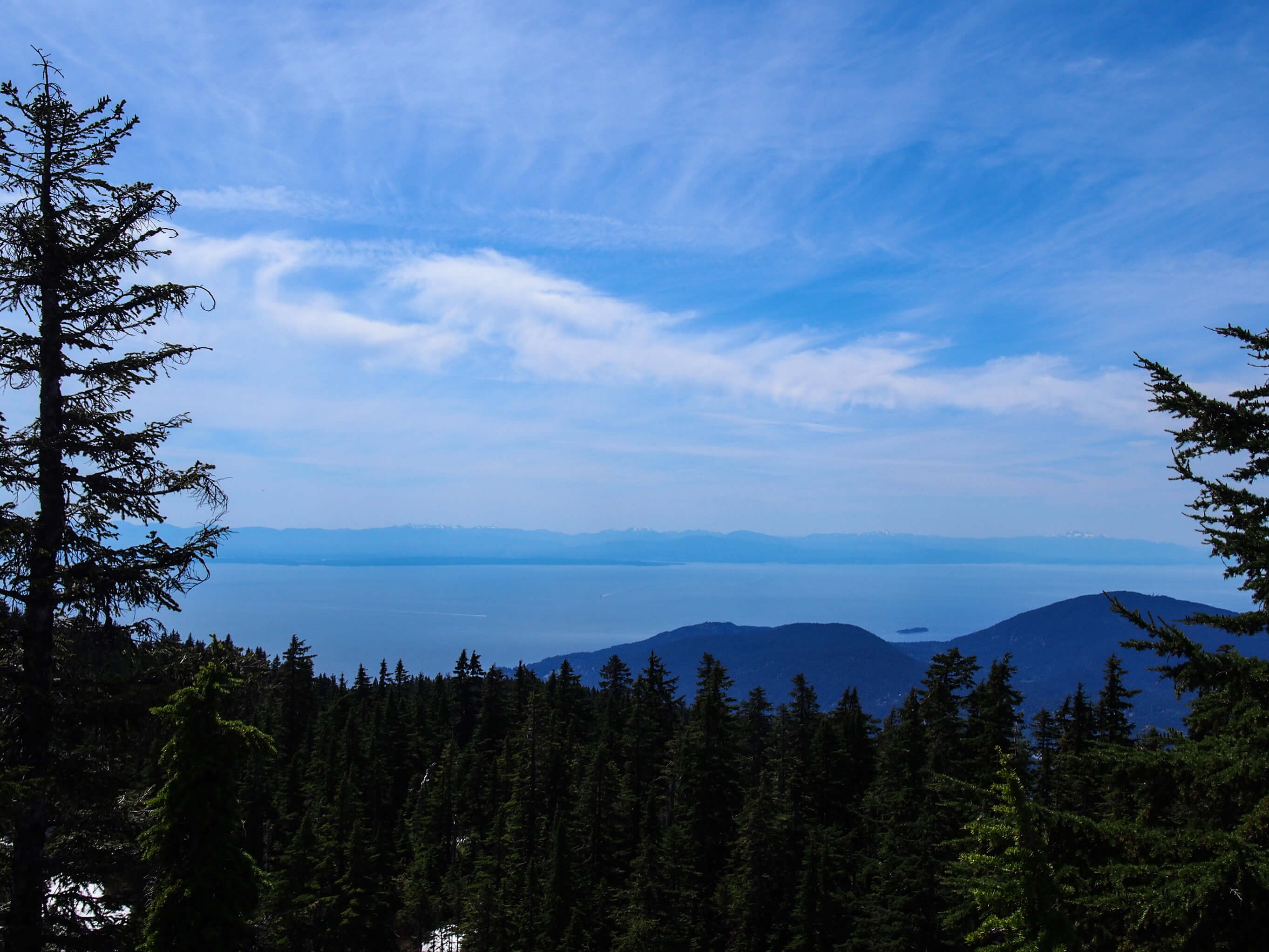 summer hikes around vancouver