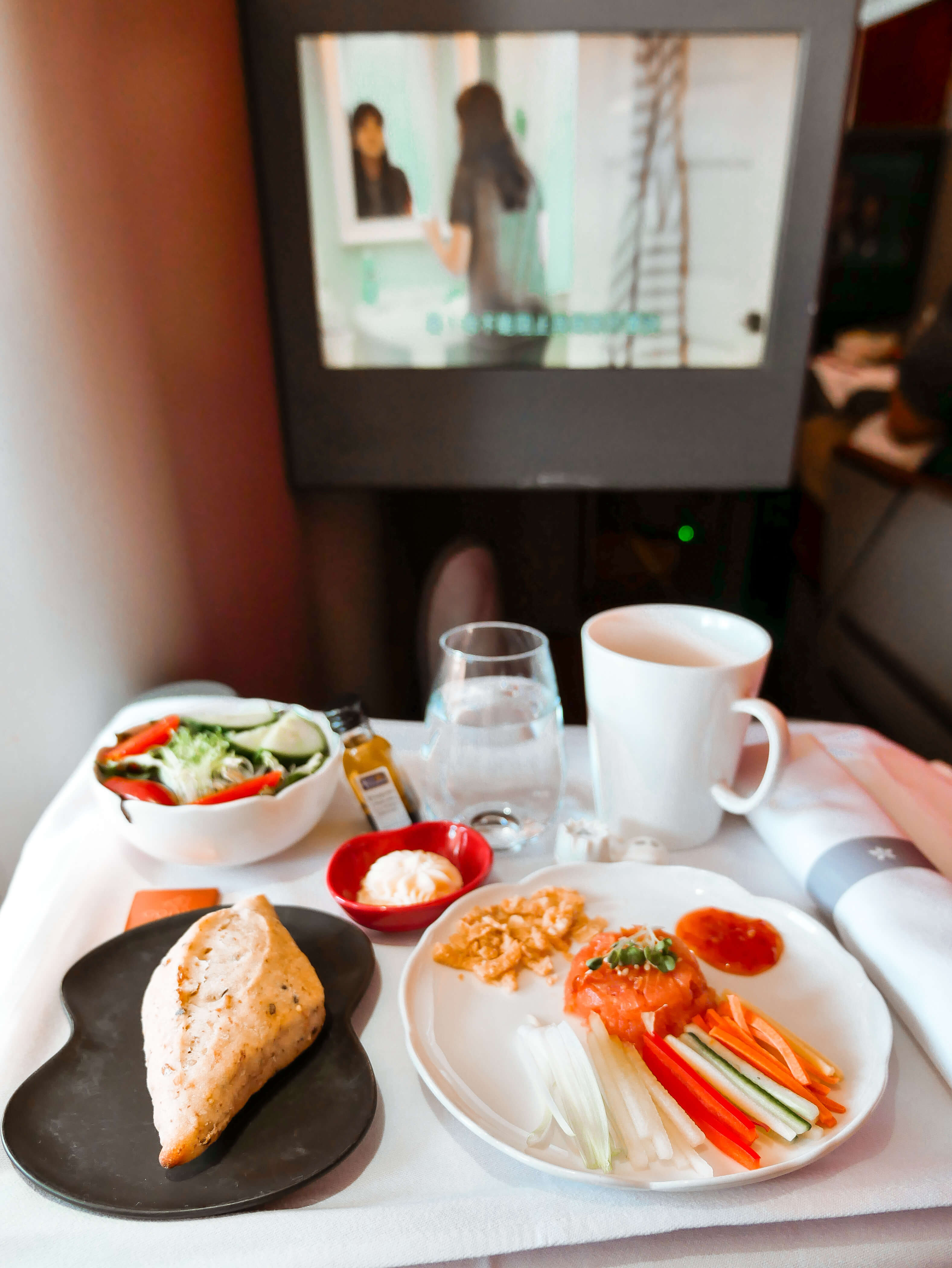 6 Tips For Travelling Long Haul + Flying Hong Kong Airlines Business Class